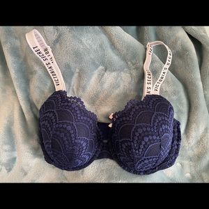 Victoria’s Secret Lightly Lined Lace Bra